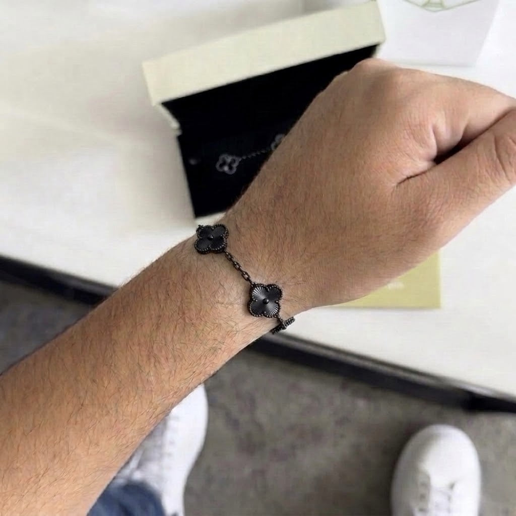 V.CLEEF BLACK BLACK