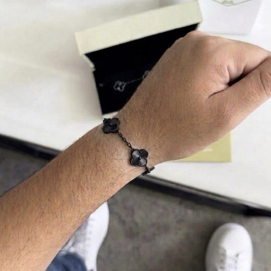 V.CLEEF BLACK BLACK